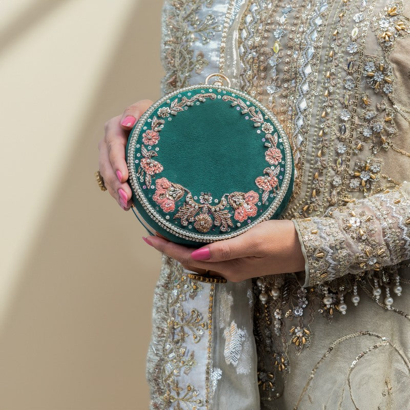 Akaya Green Clutch