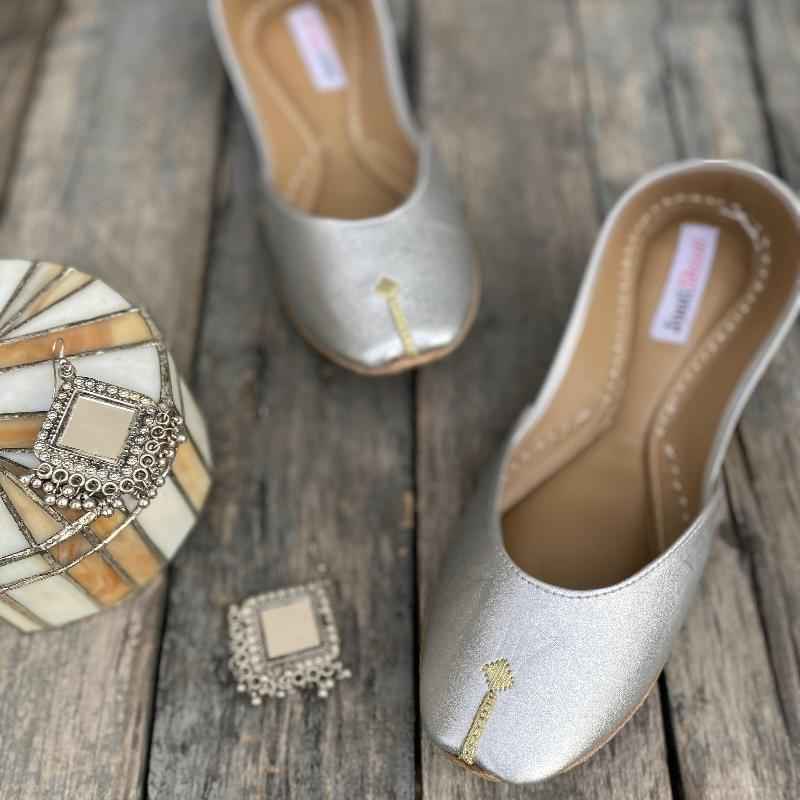 “Plain Silver Khussa shoes for women, metallic silver leather, simple ethnic footwear Pakistan”